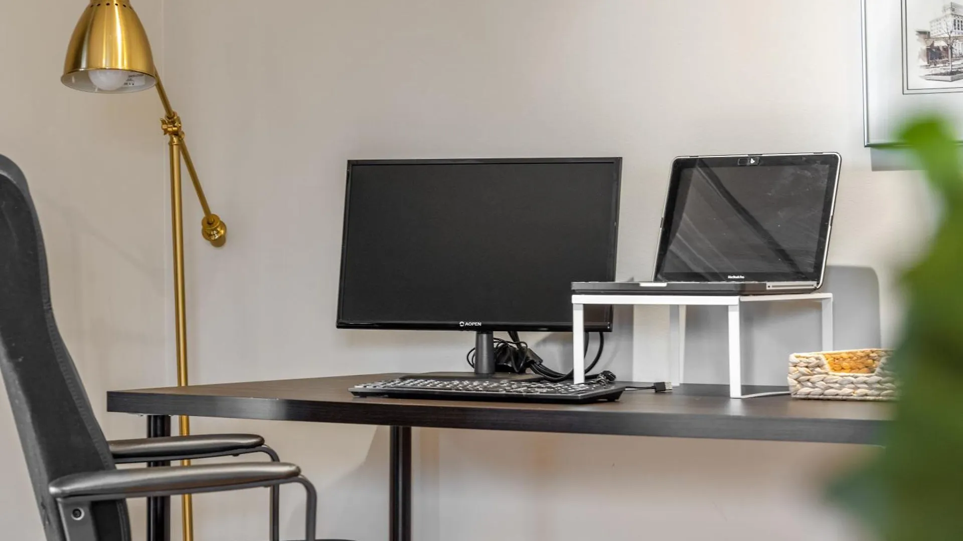 Comfy, Cozy, Central Calgary, 2Br And 1Bth 卡加利
