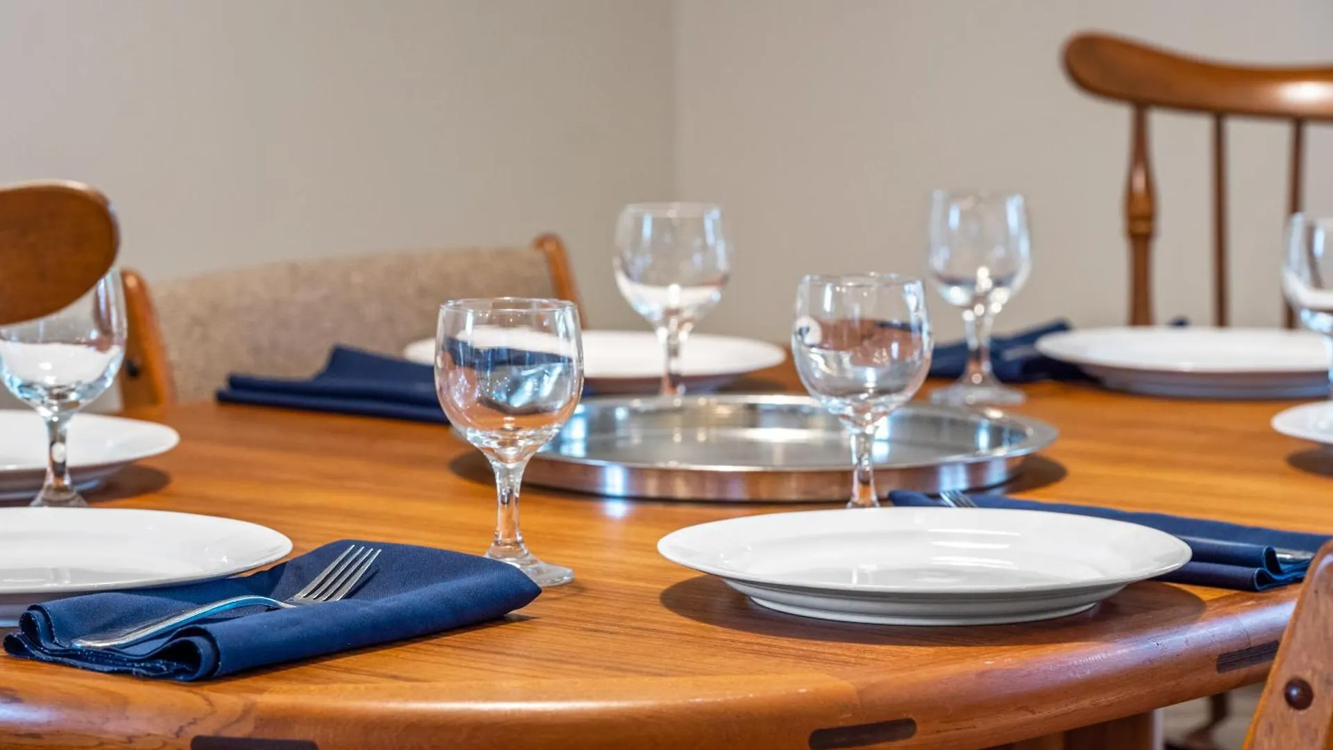 Comfy, Cozy, Central Calgary, 2Br And 1Bth